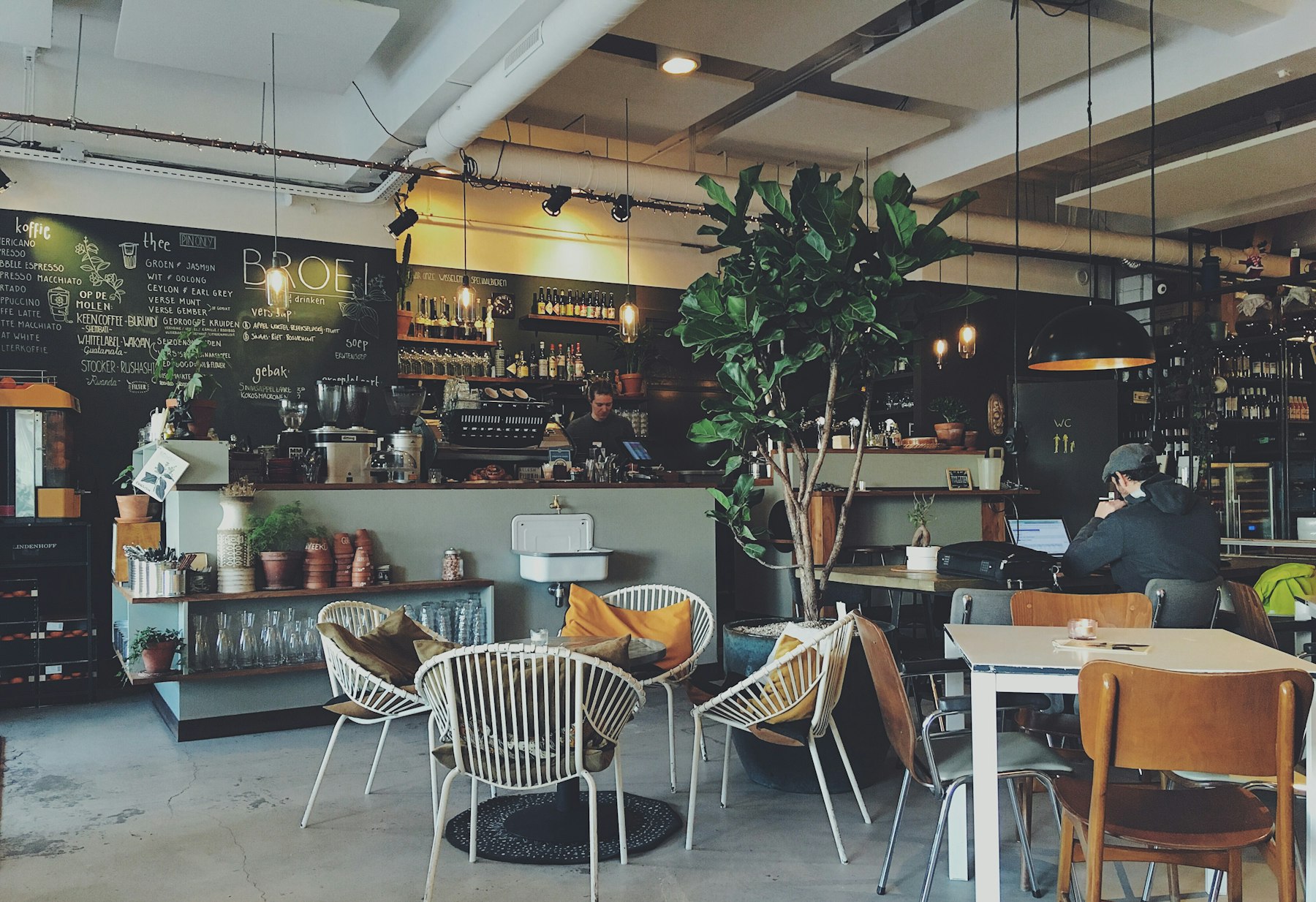 Roast District — Поділ, Поділ